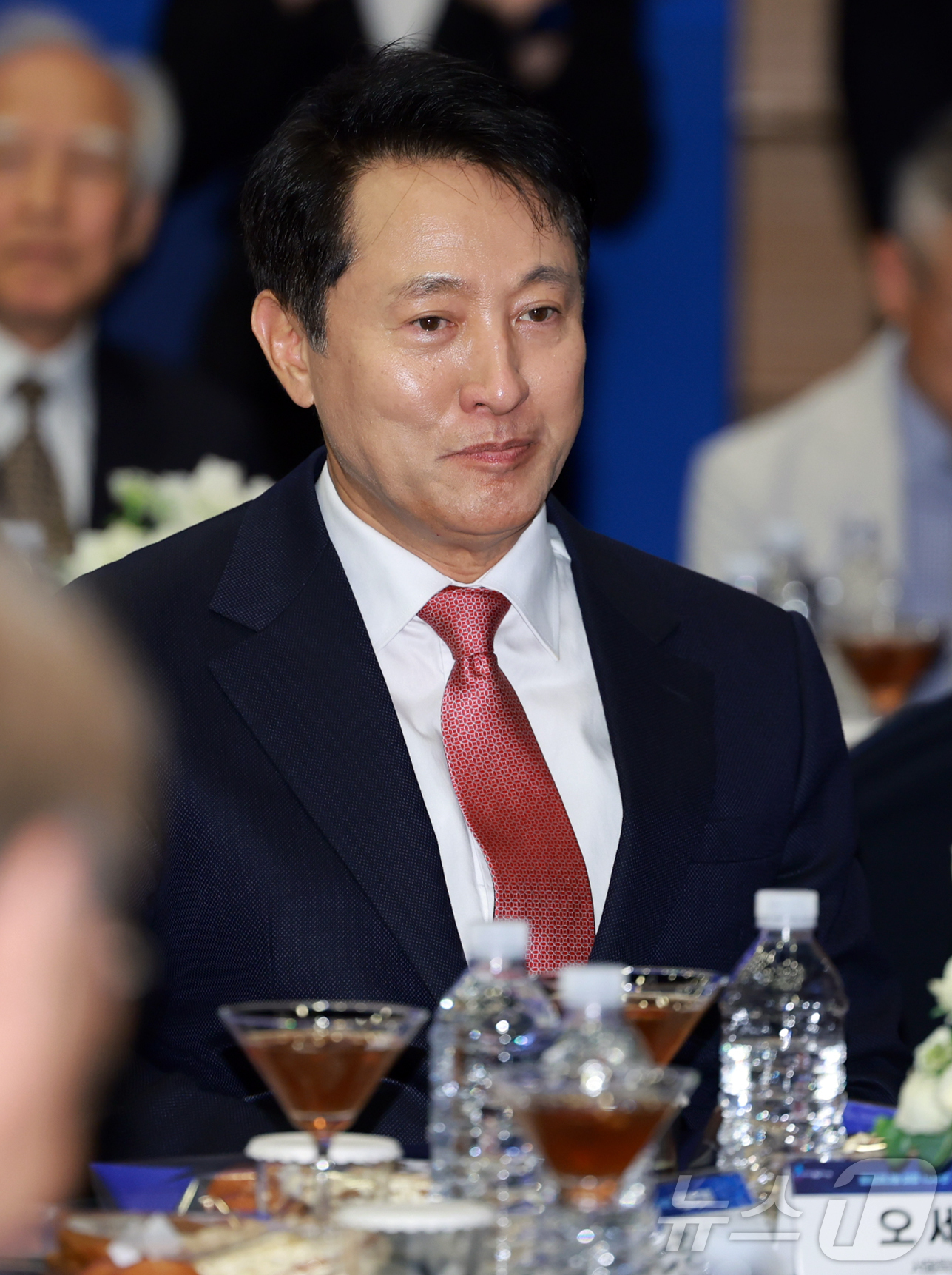 (서울=뉴스1) 김진환 기자 = 오세훈 서울시장이 26일 오후 서울 중구 대한상공회의소 국제회의장에서 열린 ‘통일과 나눔’ 설립 10주년 국민보고회에 참석하고 있다. 2025.5. …