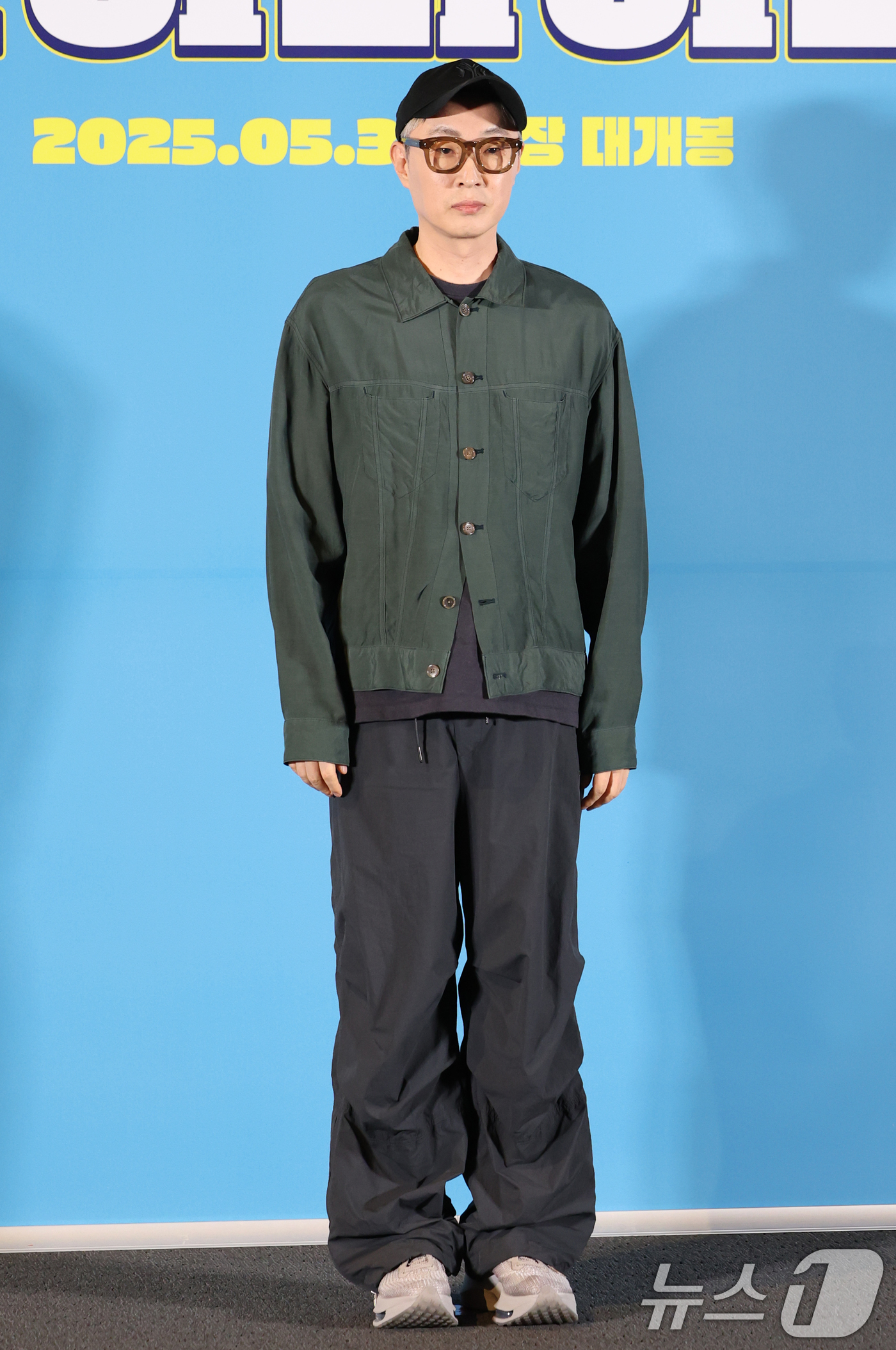 (서울=뉴스1) 권현진 기자 = 강형철 감독이 26일 서울 용산구 CGV용산아이파트몰에서 열린 영화 '하이파이브‘ 언론시사회에 참석해 포즈를 취하고 있다.'하이파이브'는 장기이식으 …