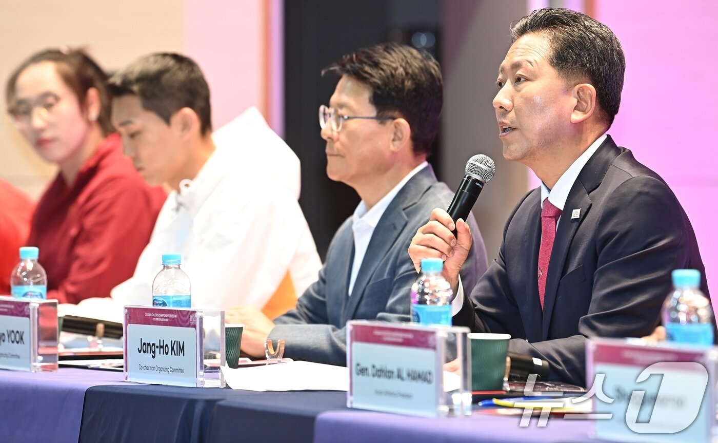 본문 이미지 - 2025 구미 아시아육상경기선수권대회가 하루 앞으로 다가온 26일 오후 경북 구미시 구미복합스포츠센터에서 열린 대회 기자회견에서 김장호 구미시장이 인사말을 하고 있다 (구미시 제공. 재판매 및 DB금지) 2025.5.26/뉴스1 ⓒ News1 정우용 기자