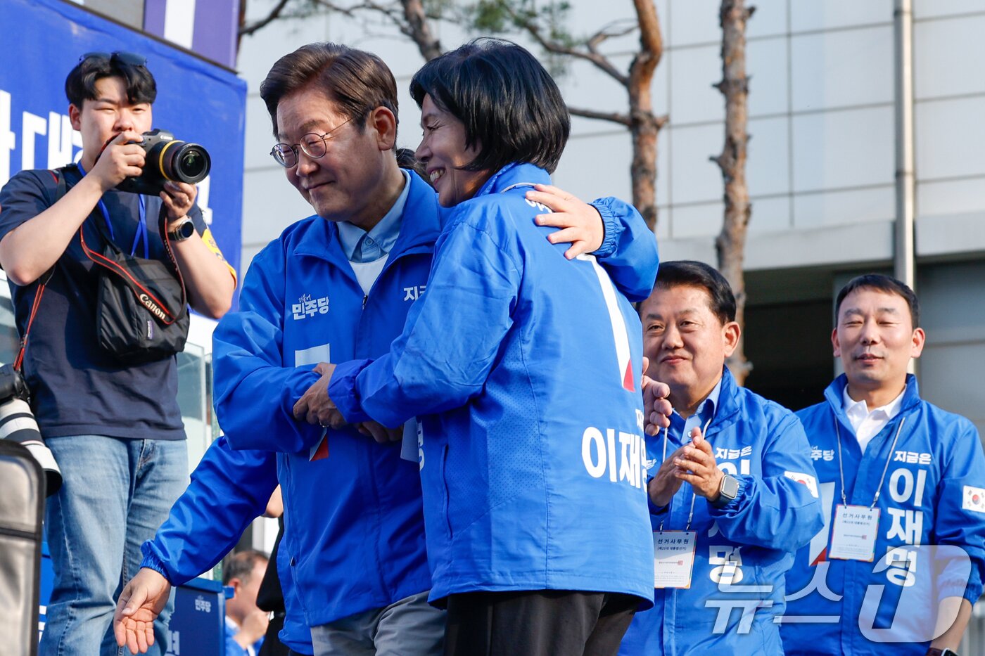 본문 이미지 - 이재명 대통령과 최민희 과방위원장 2025.5.26/뉴스1 ⓒ News1 안은나 기자