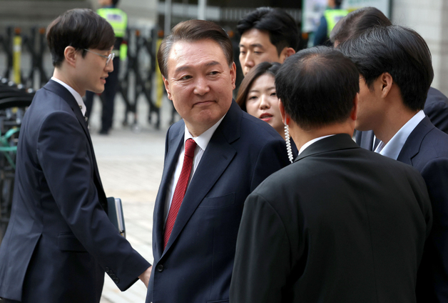 윤석열 "김문수에게 힘 몰아달라"…전광훈 목사 집회서 호소문 대독