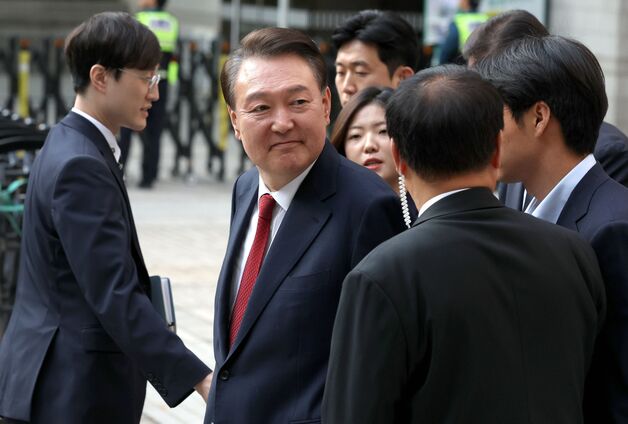 윤석열 "김문수에게 힘 몰아달라"…전광훈 목사 집회서 호소문 대독