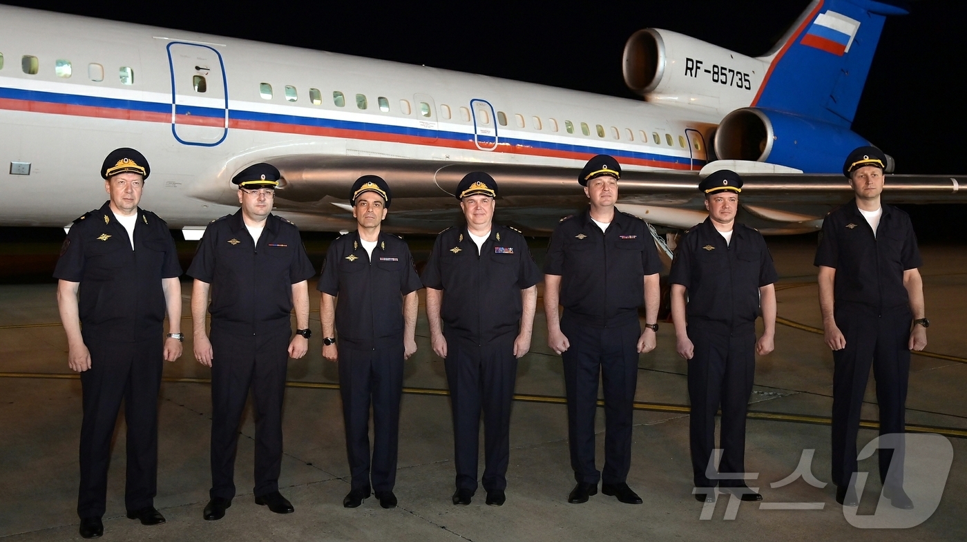 (평양 노동신문=뉴스1) = 북한 노동당 기관지 노동신문은 27일 비탈리 슐리카 러시아 내부무 차관을 단장으로 하는 러시아 내무성 대표단이 지난 26일 평양에 도착했다라고 보도했다 …