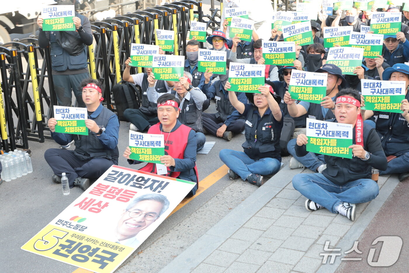 본문 이미지 - 권영국 후보 울산 선대위 상임선대위원장을 맡은 노동당 이장우 울산시당위원장이 지난 20일 현대자동차 이수기업 해고자 복직 결의대회에 참석하고 있다.2025.5.20./뉴스1 김세은 기자