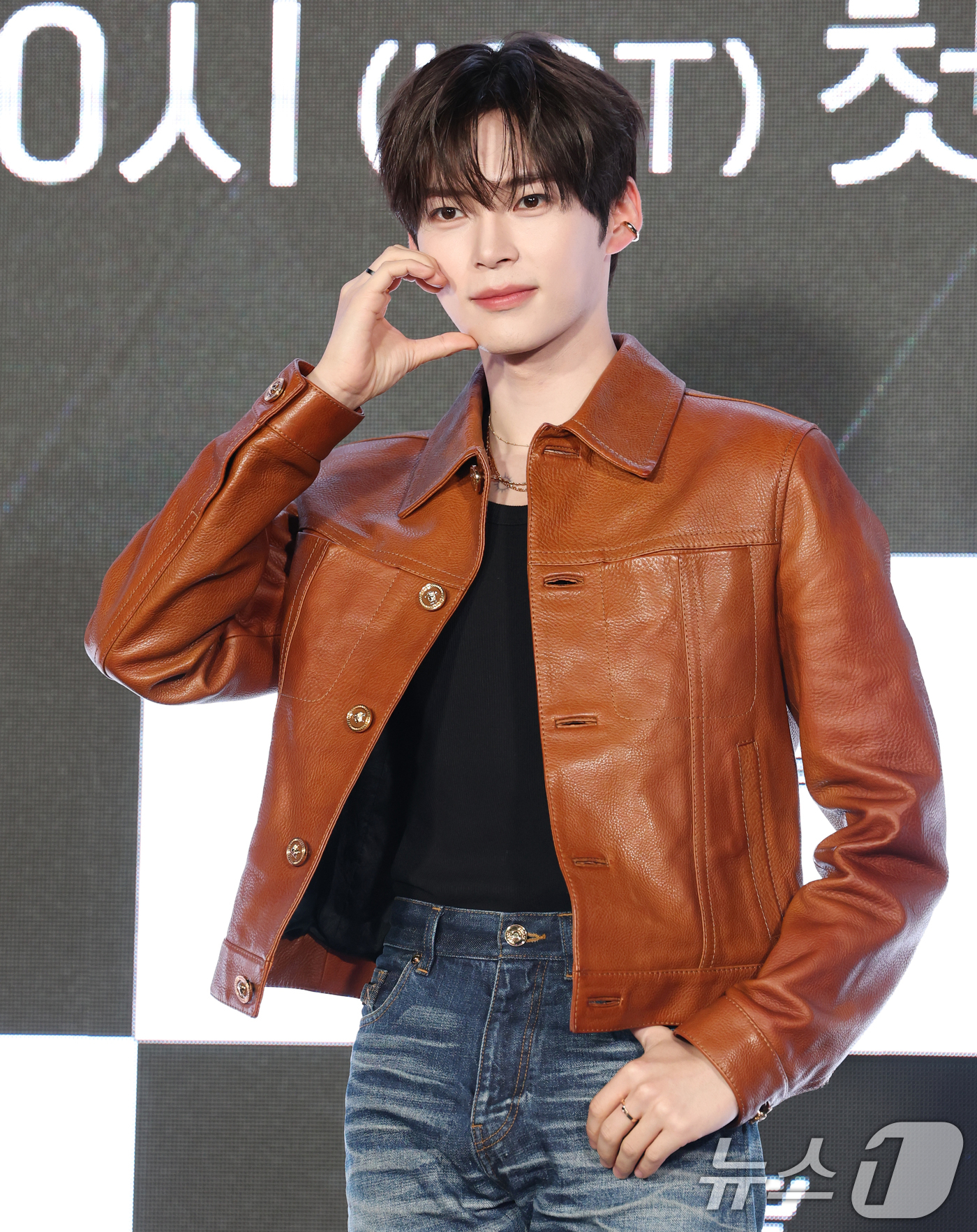 (서울=뉴스1) 권현진 기자 = 제로베이스원 성한빈이 27일 서울 강남구 논현동 SJ쿤스트할레에서 열린 Mnet '월드 오브 스트릿 우먼 파이터' 제작발표회에 참석해 포즈를 취하고 …