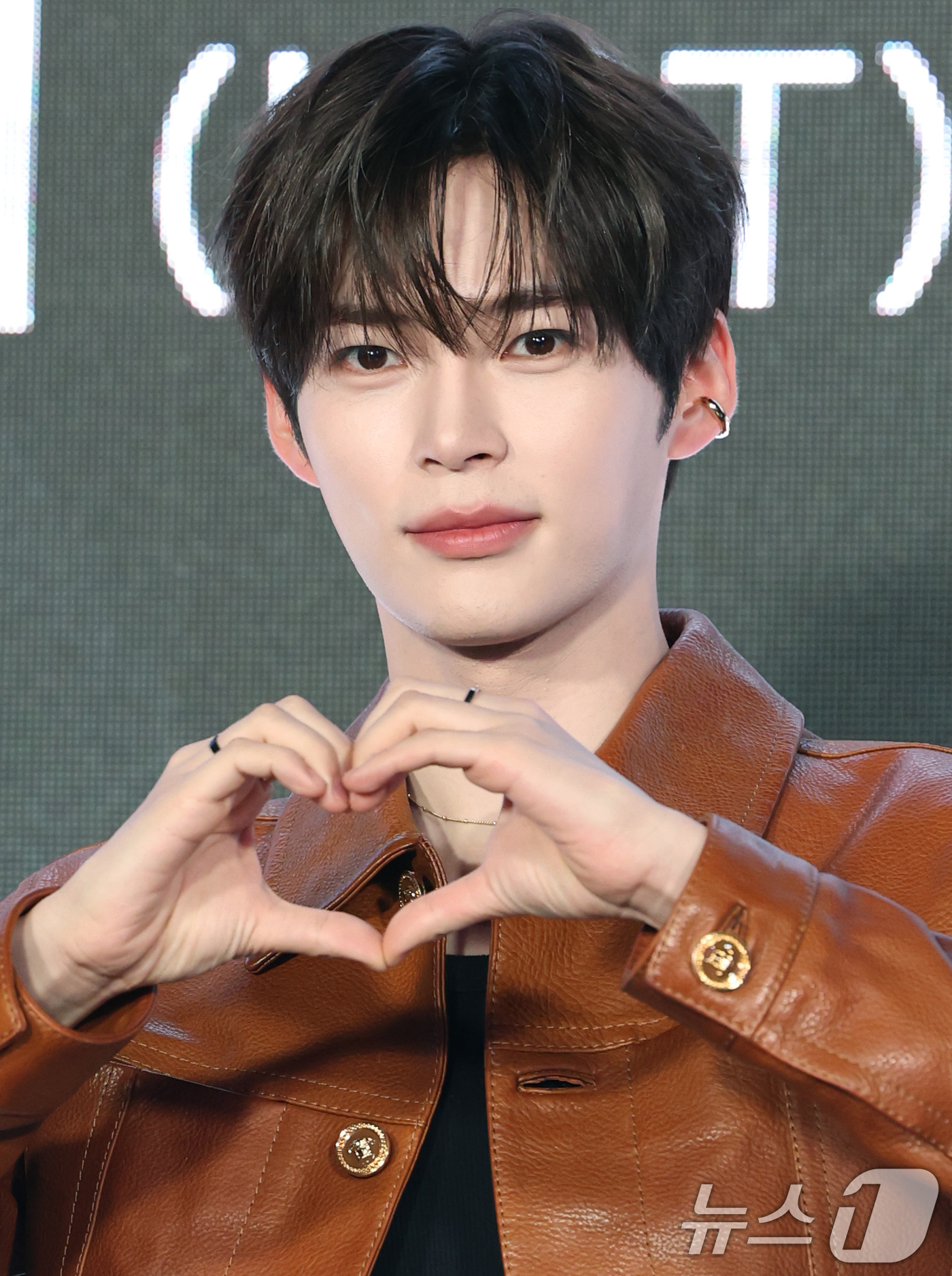 (서울=뉴스1) 권현진 기자 = 제로베이스원 성한빈이 27일 서울 강남구 논현동 SJ쿤스트할레에서 열린 Mnet '월드 오브 스트릿 우먼 파이터' 제작발표회에 참석해 포즈를 취하고 …