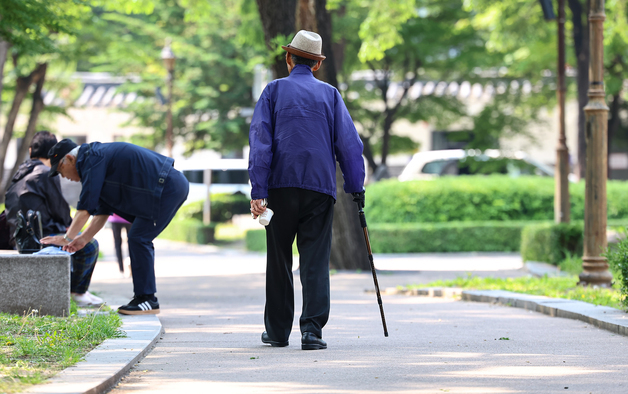 "치매로 보험금 못 받으면 어쩌나…치매보험, 대리청구인 지정 쉬워진다"