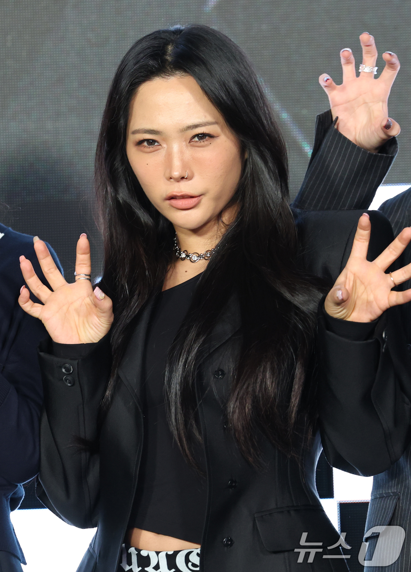 (서울=뉴스1) 권현진 기자 = 리더즈 범접의 허니제이가 27일 서울 강남구 논현동 SJ쿤스트할레에서 열린 Mnet '월드 오브 스트릿 우먼 파이터' 제작발표회에 참석해 댄스를 선 …