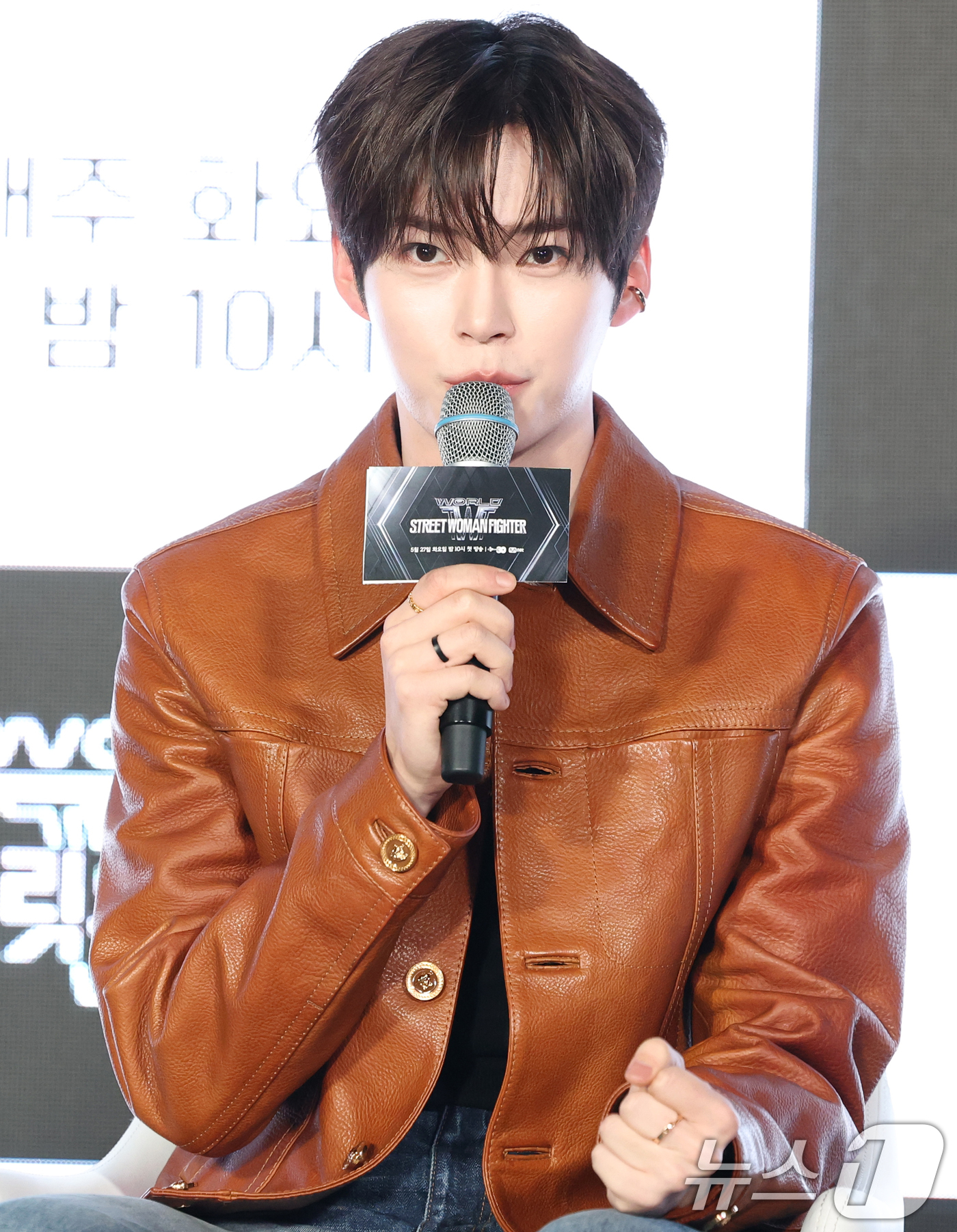 (서울=뉴스1) 권현진 기자 = 제로베이스원 성한빈이 7일 서울 강남구 논현동 SJ쿤스트할레에서 열린 Mnet '월드 오브 스트릿 우먼 파이터' 제작발표회에 참석해 포즈를 취하고 …