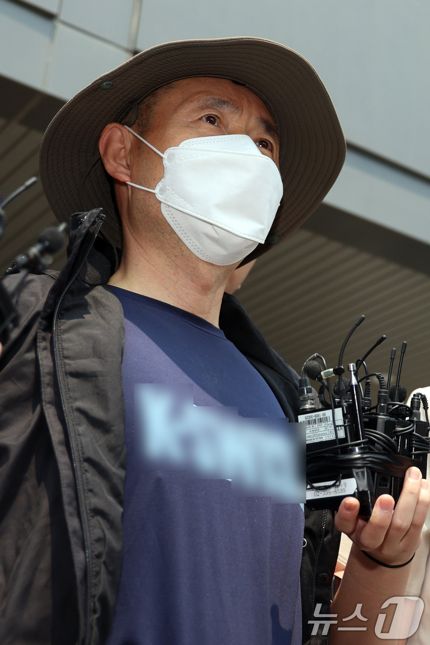 (시흥=뉴스1) 황기선 기자 = 금전 문제로 갈등을 빚은 지인과 평소 앙심을 품었던 이웃 등 4명을 살상한 혐의로 체포된 피의자 차철남(56·중국 국적)이 27일 오전 경기 시흥경 …