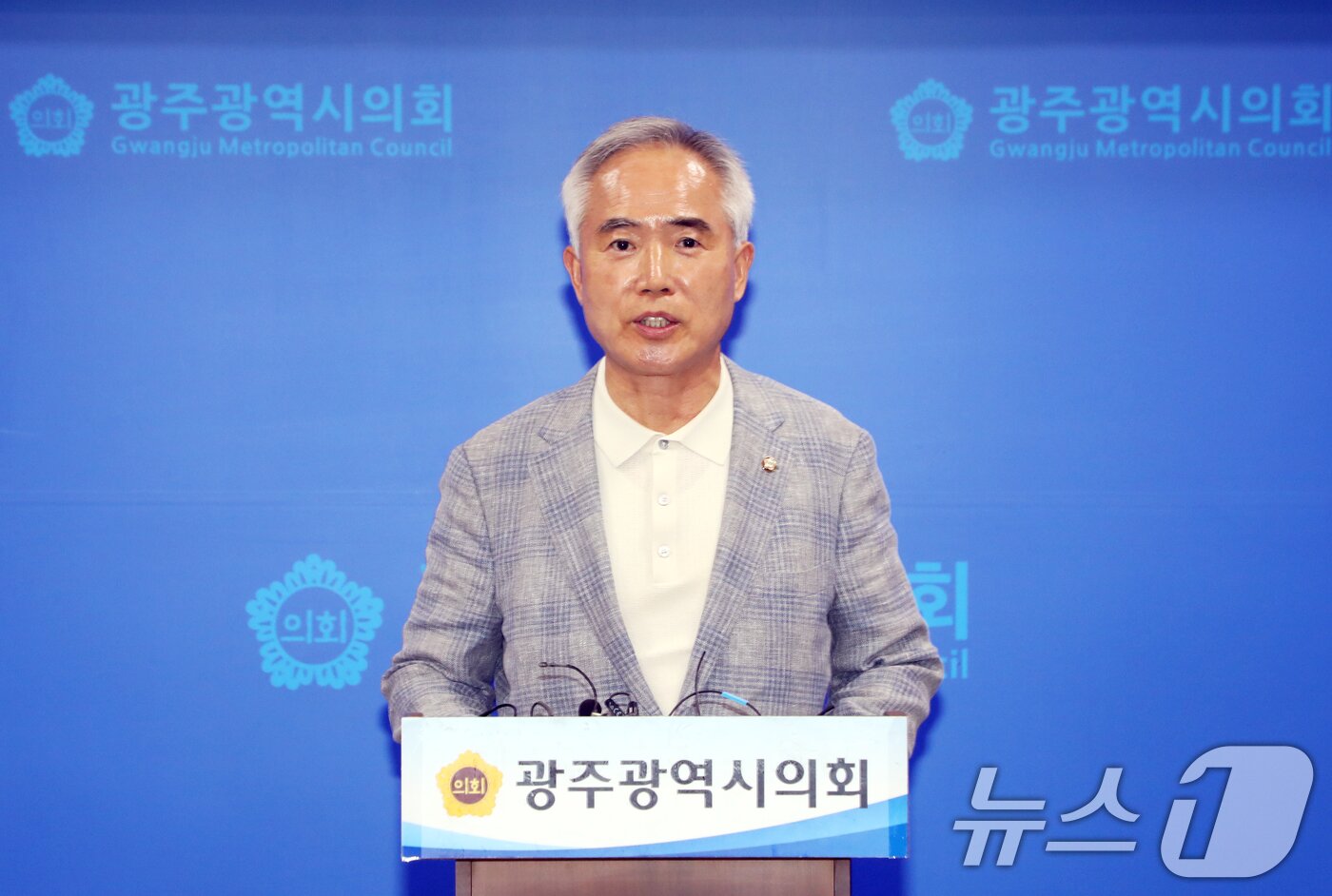 본문 이미지 - 양부남 더불어민주당 광주선거대책위원회 총괄상임선대위원장이 27일 광주시의회 브리핑룸에서 기자회견을 열고 김문수 국민의힘 후보를 지지 선언한 이낙연 새미래민주당 상임고문을 비판하고 있다. 2025.5.27/뉴스1 ⓒ News1 이수민 기자