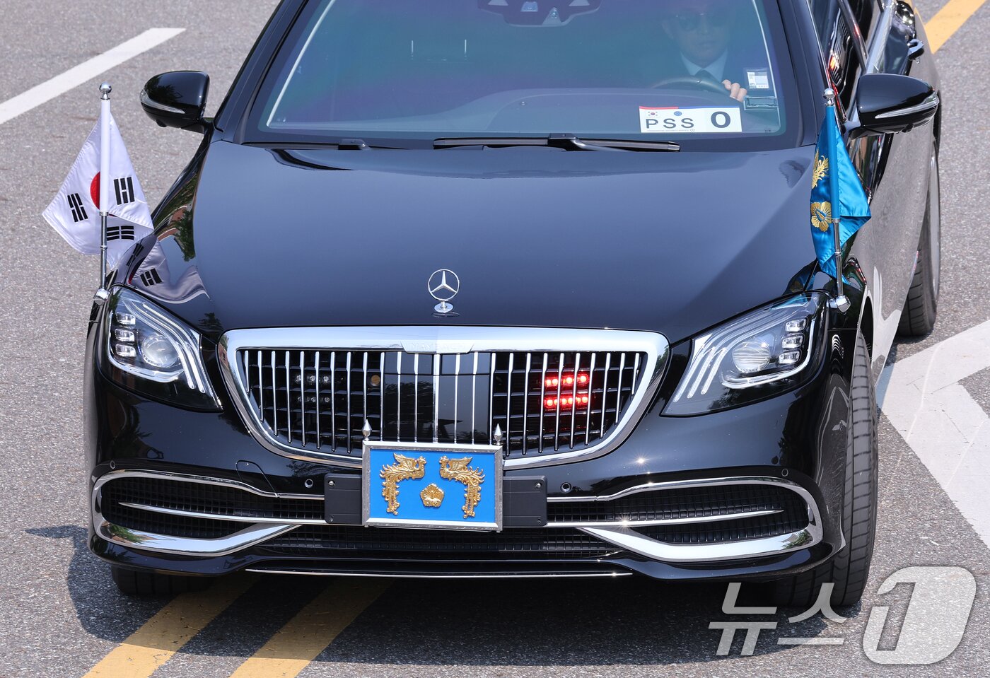 본문 이미지 - 대통령경호처가 제21대 대통령 취임식을 일주일 앞둔 27일 서울 강서구 경호안전교육원에서 대통령의 절대 안전 확보를 위한 경호 훈련 현장을 언론에 공개했다. 경호요원들이 대통령취임식 차량퍼레이드를 시연하고 있다. (공동취재) 2025.5.27/뉴스1 ⓒ News1 허경 기자