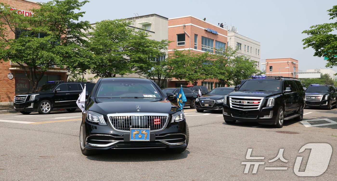 (서울=뉴스1) 허경 기자 = 대통령경호처가 제21대 대통령 취임식을 일주일 앞둔 27일 서울 강서구 경호안전교육원에서 대통령의 절대 안전 확보를 위한 경호 훈련 현장을 언론에 공 …