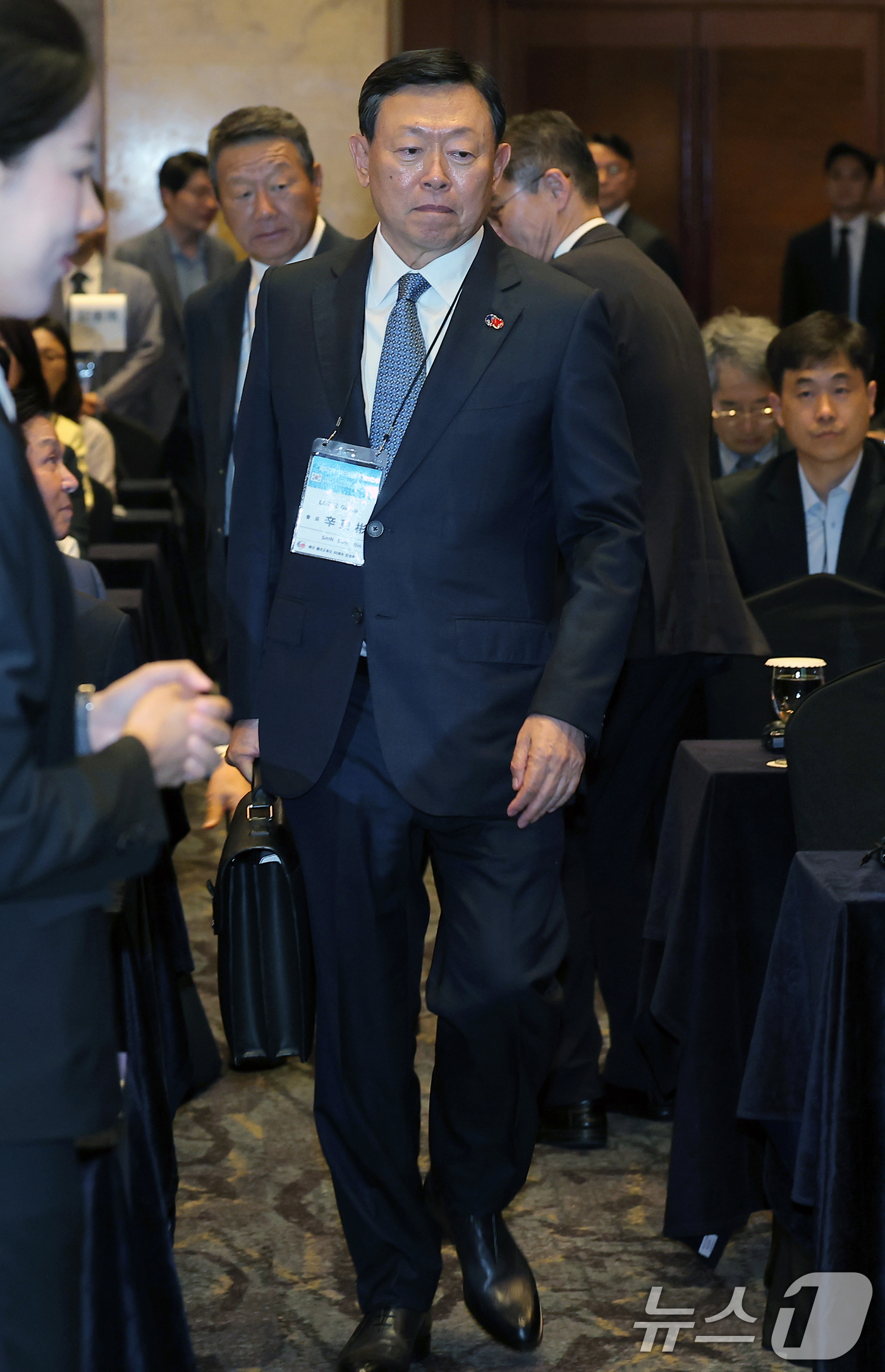 (서울=뉴스1) 박정호 기자 = 신동빈 롯데그룹 회장이 27일 오후 서울 중구 롯데호텔에서 열린 제57회 한일경제인회의에 참석하고 있다.한일경제인회의는 1969년 1월 국교 정상화 …