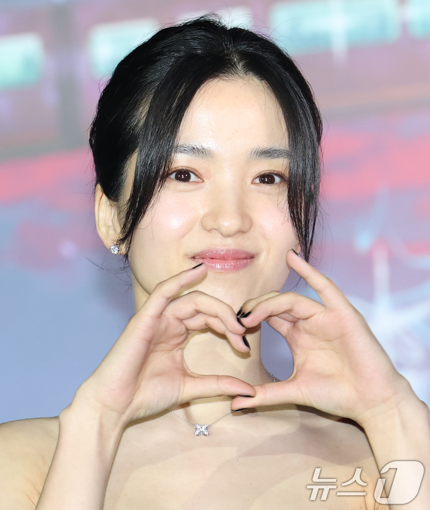 (서울=뉴스1) 권현진 기자 = 배우 김태리가 27일 오후 서울 광진구 자양동 롯데시네마 건대입구점에서 열린 영화 '이 별에 필요한' 언론시사회 및 기자간담회에 참석해 포즈를 취하 …