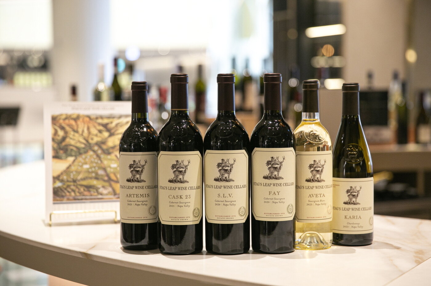 본문 이미지 -  서울 잠실 코라빈클럽에서 열린 &#39;스택스 립 와인 셀라&#39;에 소개된 와인 6종.&#40;아영FBC 제공&#41;