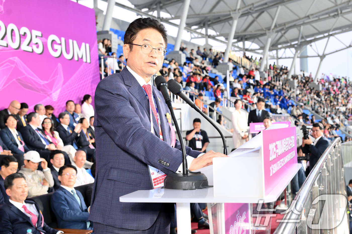 (구미=뉴스1) 최창호 기자 = 이철우 경북도지사가 27일 경북 구미시민운동장에서 열린  '2025 구미아시아육상경기선수권대회' 개회를 선언하고 있다. 2025.5.27/뉴스1