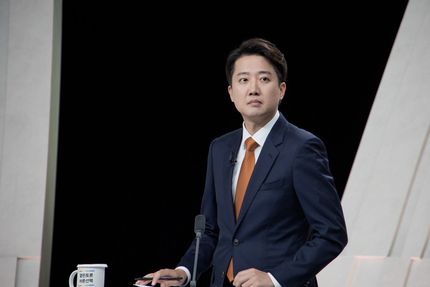 "젓가락을…" 이준석 토론회 발언에 자녀와 같이 보던 부모들 '경악'