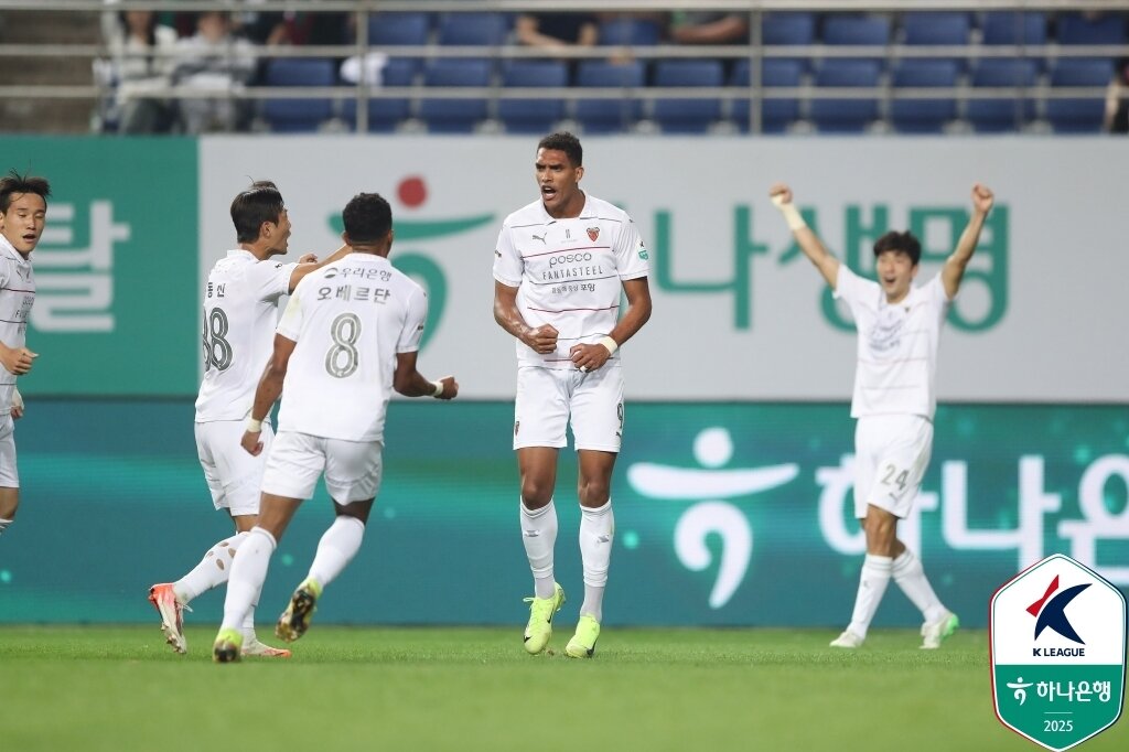 본문 이미지 - 시즌 1호골을 터뜨린 포항 스틸러스의 조르지. &#40;한국프로축구연맹 제공&#41;
