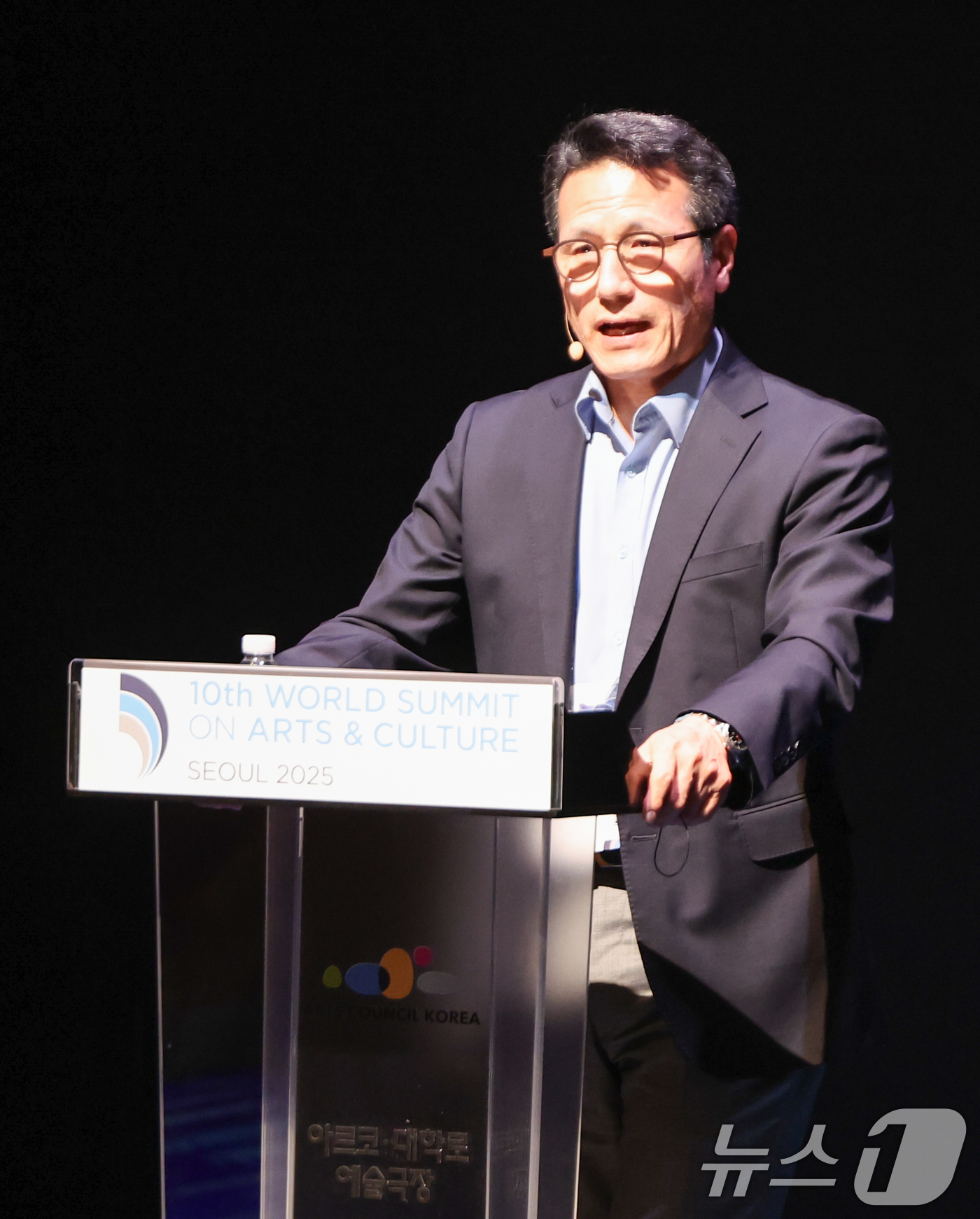 (서울=뉴스1) 허경 기자 = 정병국 한국문화예술위원회 위원장이 28일 서울 종로구 아르코예술극장에서 열린 제10차 문화예술세계총회에서 인사말을 하고 있다. 2025.5.28/뉴스 …