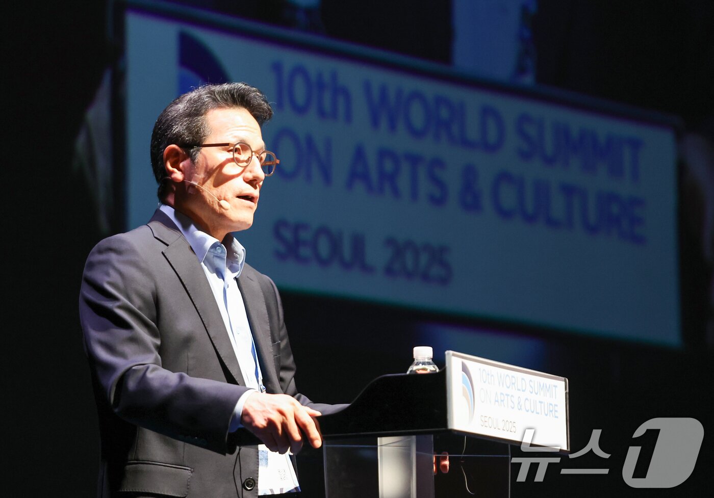 본문 이미지 - 정병국 한국문화예술위원회 위원장이 28일 서울 종로구 아르코예술극장에서 열린 제10차 문화예술세계총회에서 인사말을 하고 있다. 2025.5.28/뉴스1 ⓒ News1 허경 기자