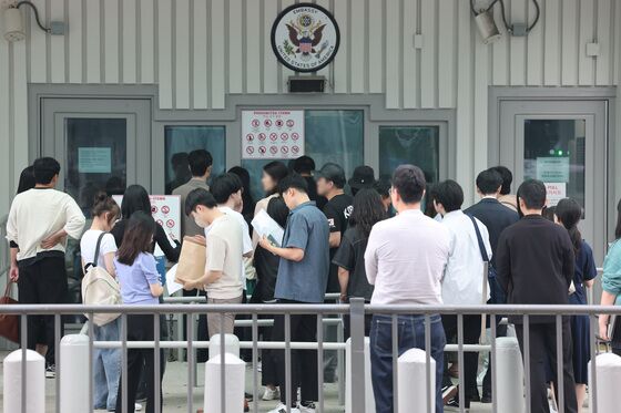 주한 미대사관, 비자 신청 재개…유학생 몰려 한때 서버 먹통