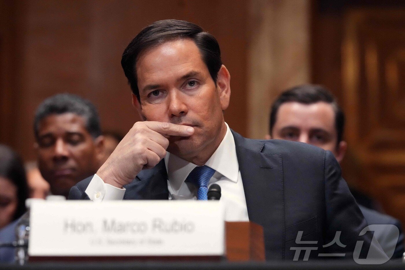 본문 이미지 - 마르코 루비오 미국 국무장관이 지난 21일 미국 워싱턴 DC 캐피톨 힐에서 열린 도널드 트럼프 미국 대통령의 국무부 예산 요청에 대한 하원 외교위원회 청문회에서 증언하고 있다. ⓒ AFP=뉴스1 ⓒ News1 신웅수 기자