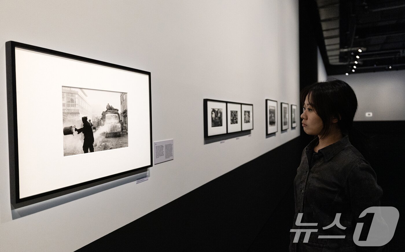 본문 이미지 - 28일 서울 도봉구 서울 시립 사진미술관에 작품들이 전시돼 있다.  2025.5.28/뉴스1 ⓒ News1 이승배 기자