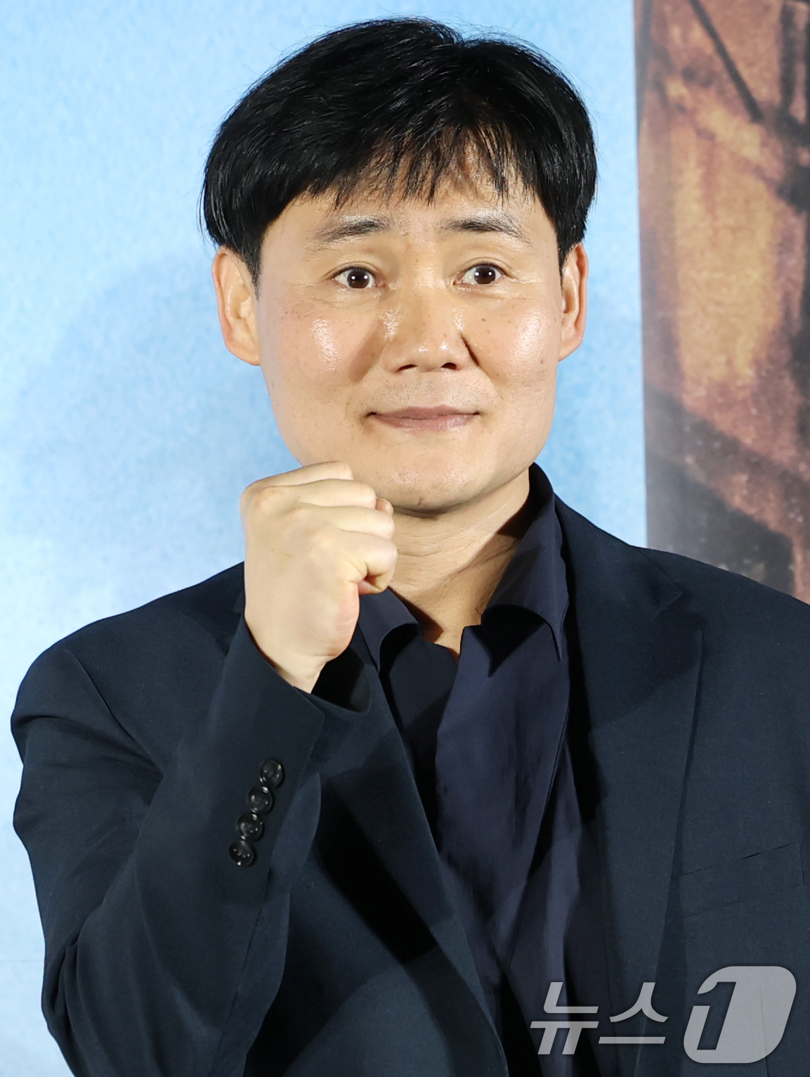 (서울=뉴스1) 권현진 기자 = 이성태 감독이 28일 서울 광진구 건대입구 롯데시네마에서 열린 새 드라마 'ONE : 하이스쿨 히어로즈' 제작발표회에 참석해 포즈를 취하고 있다.' …