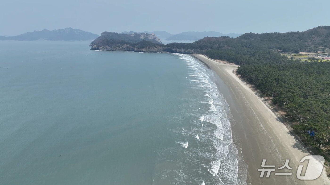 본문 이미지 - 하늘에서 본 관매해수욕장&#40;진도군청 누리집 갈무리&#41;/뉴스1 
