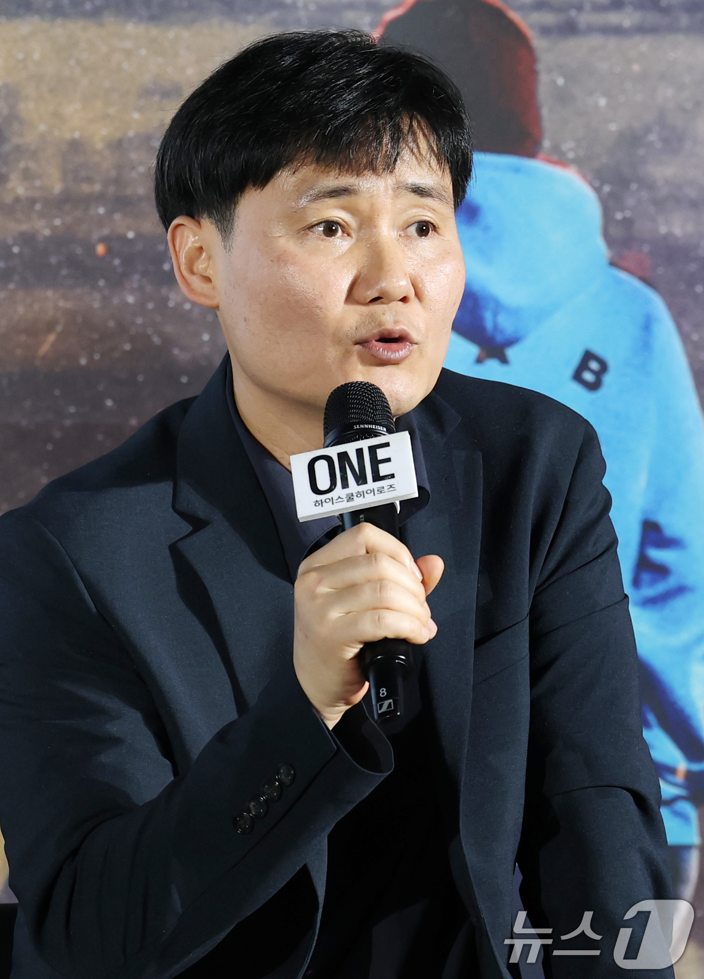 (서울=뉴스1) 권현진 기자 = 이성태 감독이 28일 서울 광진구 건대입구 롯데시네마에서 열린 새 드라마 'ONE : 하이스쿨 히어로즈' 제작발표회에 참석해 취재진 질문에 답하고 …