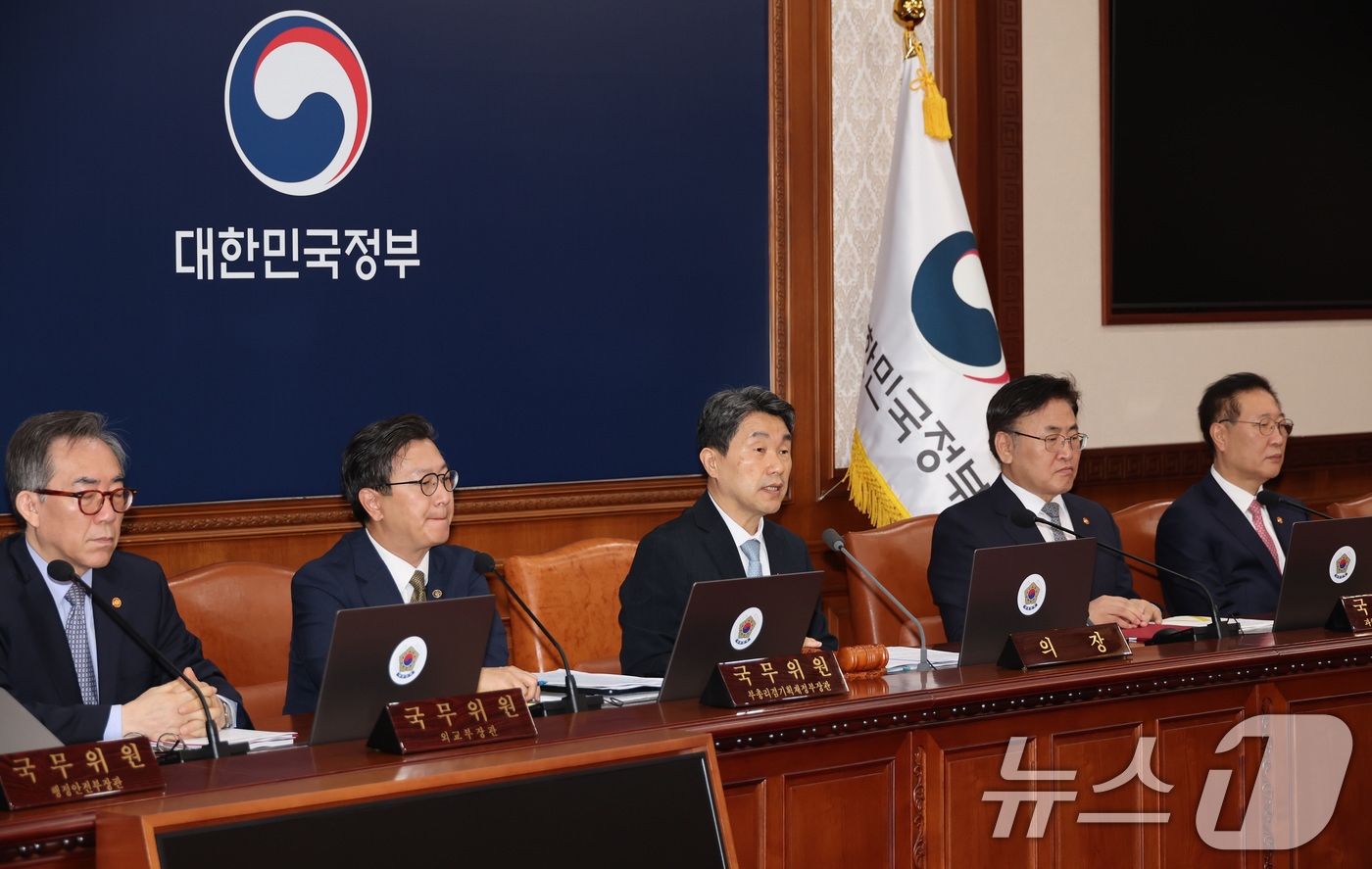 (서울=뉴스1) 임세영 기자 = 이주호 대통령 권한대행 부총리 겸 교육부 장관이 28일 서울 종로구 정부서울청사에서 열린 국무회의에서 발언하고 있다. (교육부 제공, 재판매 및 D …