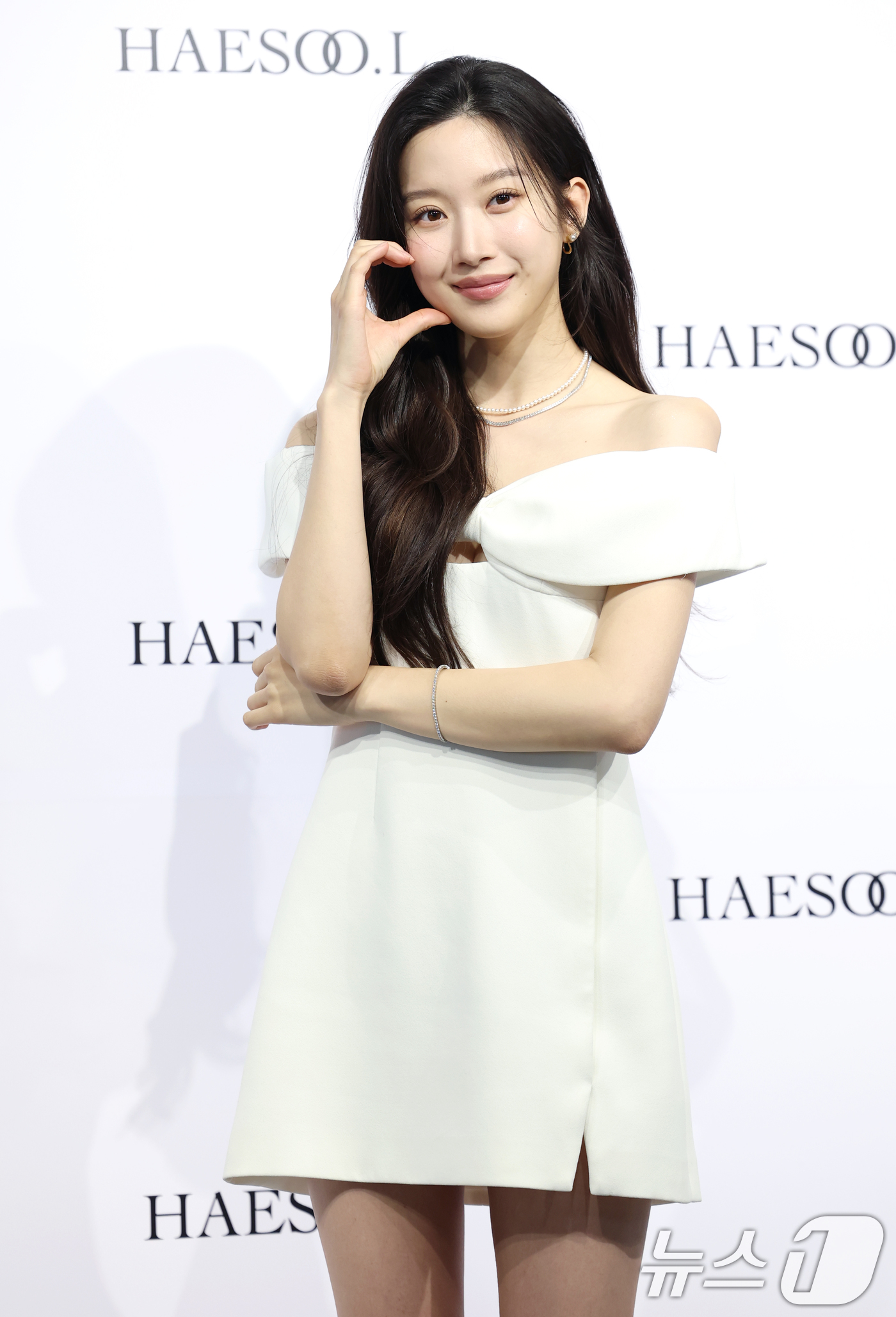 (서울=뉴스1) 권현진 기자 = 배우 문가영이 28일 오후 서울 중구 신라면세점 서울에서 열린 주얼리 브랜드 해수엘 포토콜 행사에 참석해 포즈를 취하고 있다. 2025.5.28/뉴 …