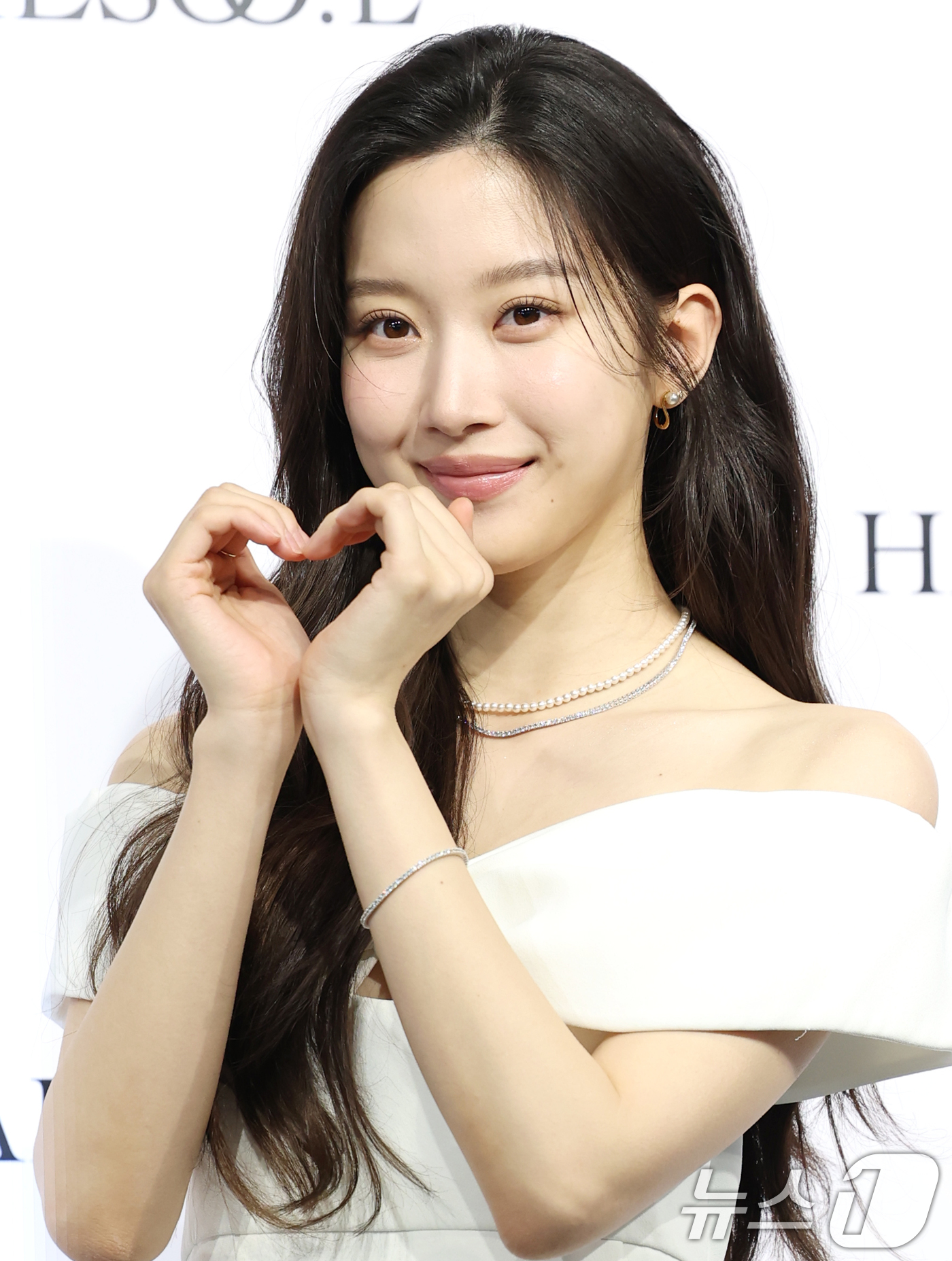 (서울=뉴스1) 권현진 기자 = 배우 문가영이 28일 오후 서울 중구 신라면세점 서울에서 열린 주얼리 브랜드 해수엘 포토콜 행사에 참석해 포즈를 취하고 있다. 2025.5.28/뉴 …