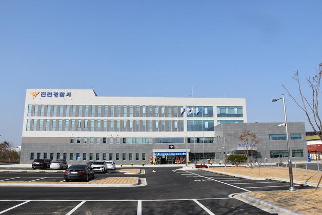 진천서 전 연인 흉기 위협 강도질한 20대 외국인 긴급 체포