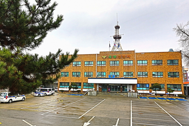 경찰 '정당가입 권유 의혹' 관련 옥천군공무원노조 서버업체 압수수색