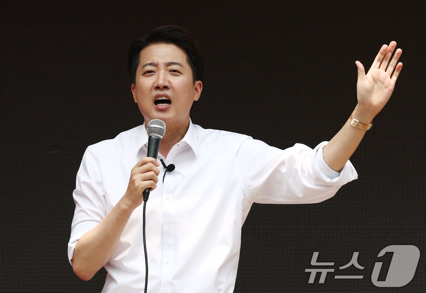 본문 이미지 - 이준석 개혁신당 대통령 후보가 28일 서울 영등포구 여의도공원에서 유세하고 있다. 2025.5.28 ⓒ 뉴스1 김민지 기자