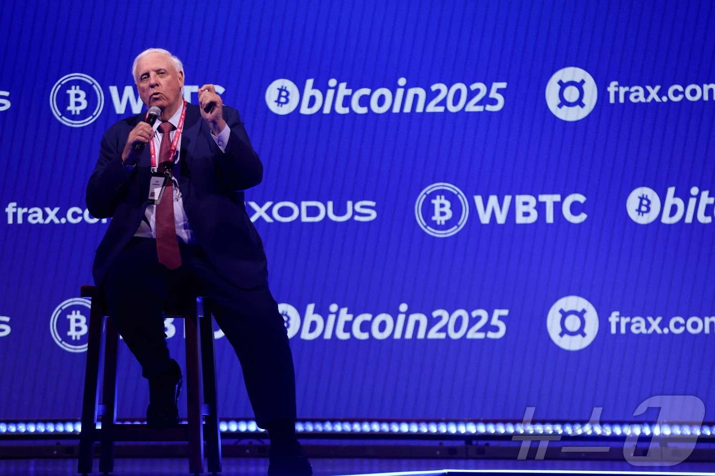 (라스베이거스 AFP=뉴스1) 신기림 기자 = 미국 네바다주 라스베이거스에서 열린 비트코인 컨퍼런스에서 2025년 5월 27일 짐 저스티스 상원의원(공화당, 웨스트버지니아주)이 무 …