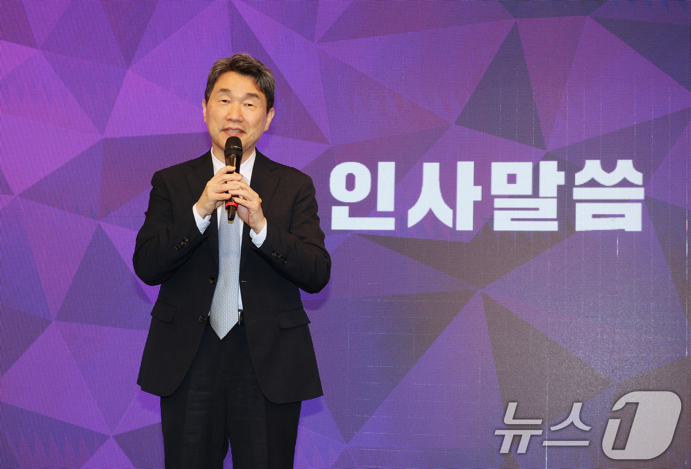 (서울=뉴스1) 임세영 기자 = 이주호 대통령 권한대행 부총리 겸 교육부 장관이 28일 서울 코리아나호텔에서 열린 2025년 이산가족 초청행사에 참석해 축사를 하고 있다. (교육부 …