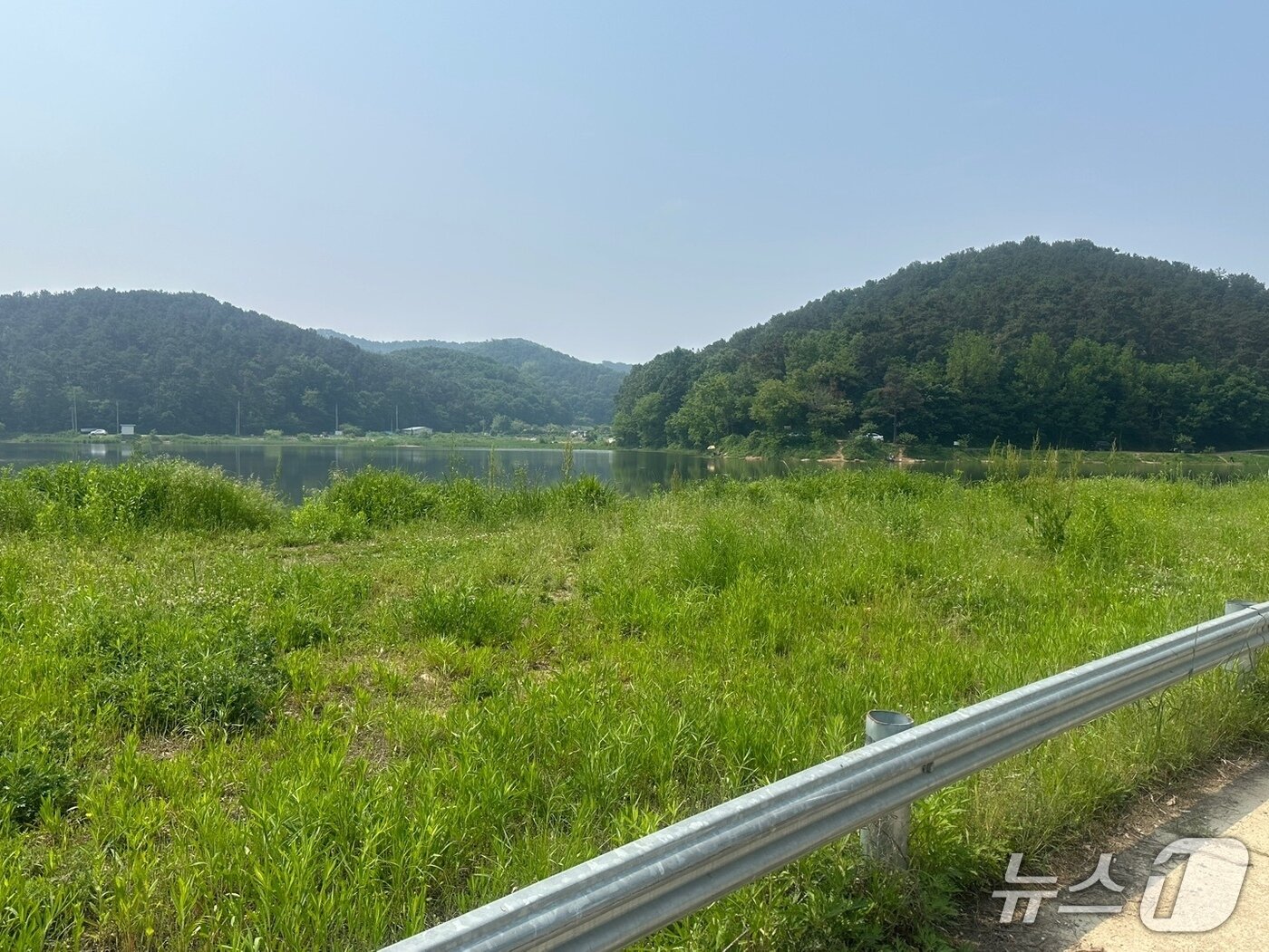 본문 이미지 - 동탄 물류센터 부지 바로 옆에 위치한 장지생태공원 예정 부지 모습. 