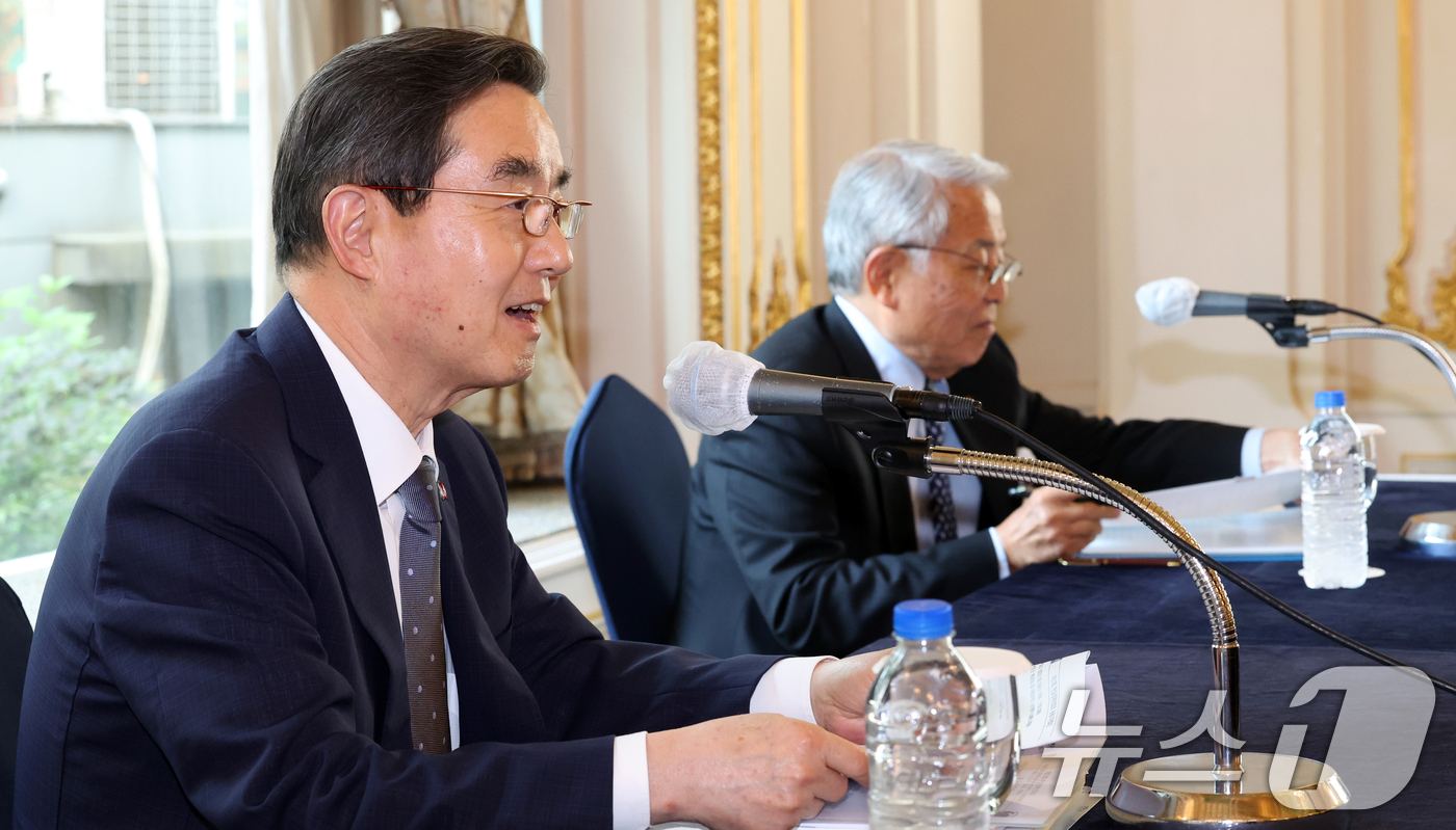 (고양=뉴스1) 김명섭 기자 = 김현 한일경제협회 회장이 28일 오후 서울 중구 롯데호텔에서 열린 제57회 한일경제인회의 공동기자회견에서 발언을 하고 있다. 한일경제인회의는 196 …