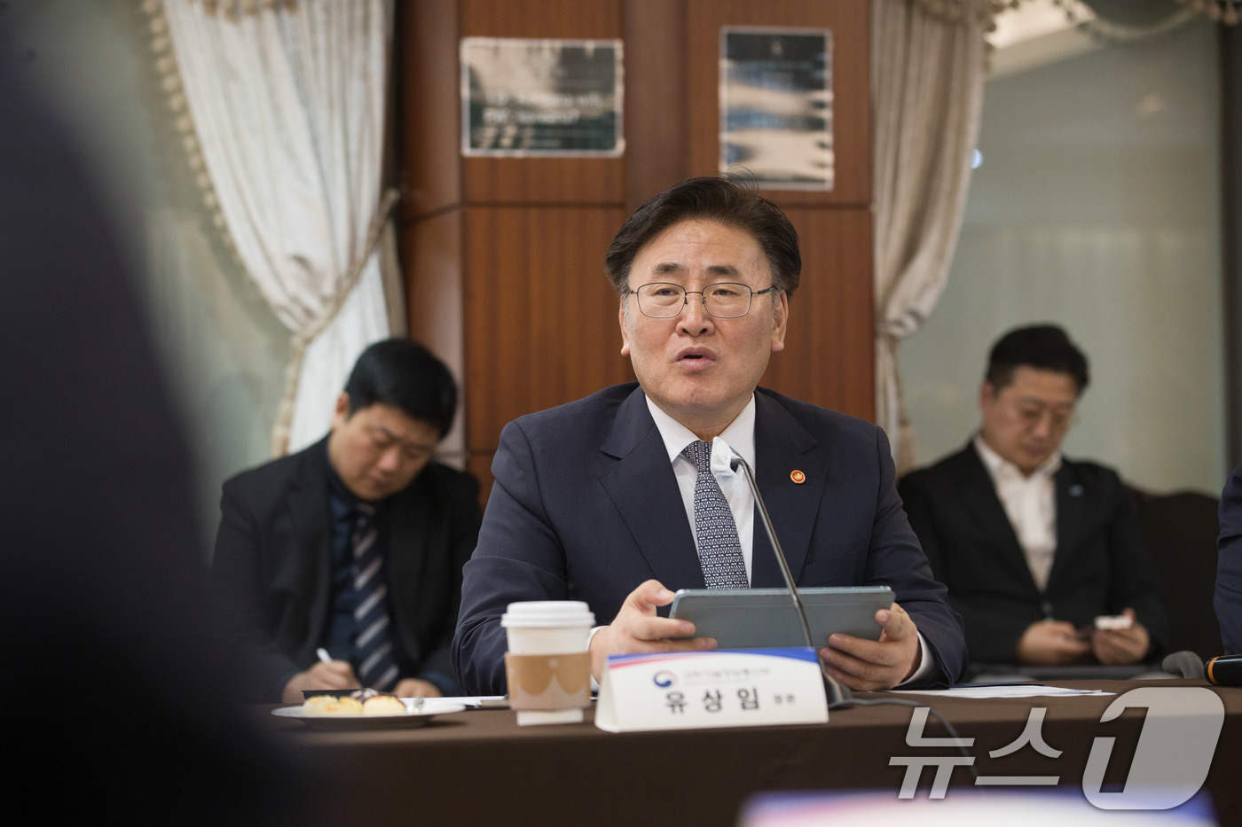 (서울=뉴스1) = 유상임 과학기술정보통신부 장관이 28일 서울 중구 코리아나호텔에서 열린 '인공지능 디지털 기술사업화 전략대화'에서 정보통신기술분야 기술사업화 생태계 혁신방안을 …