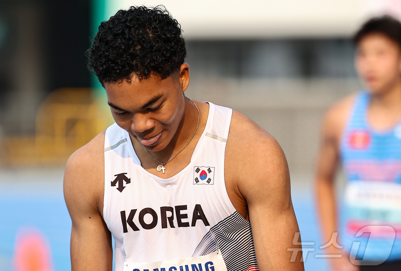 (구미=뉴스1) 김도우 기자 = 나마디 조엘진(예천군청)이 28일 경북 구미시민운동장에서 열린 '2025 구미아시아육상경기선수권대회' 남자 100m 준결승에 경기를 마치고 기록 확 …