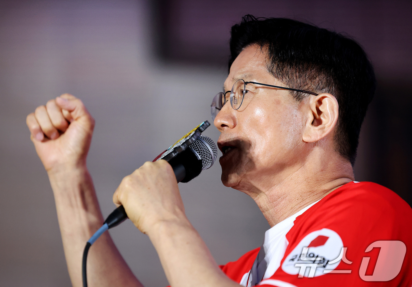 (대구=뉴스1) 공정식 기자 = 김문수 국민의힘 대통령 후보가 28일 오후 대구 중구 동성로를 찾아 지지를 호소하고 있다. 2025.5.28/뉴스1