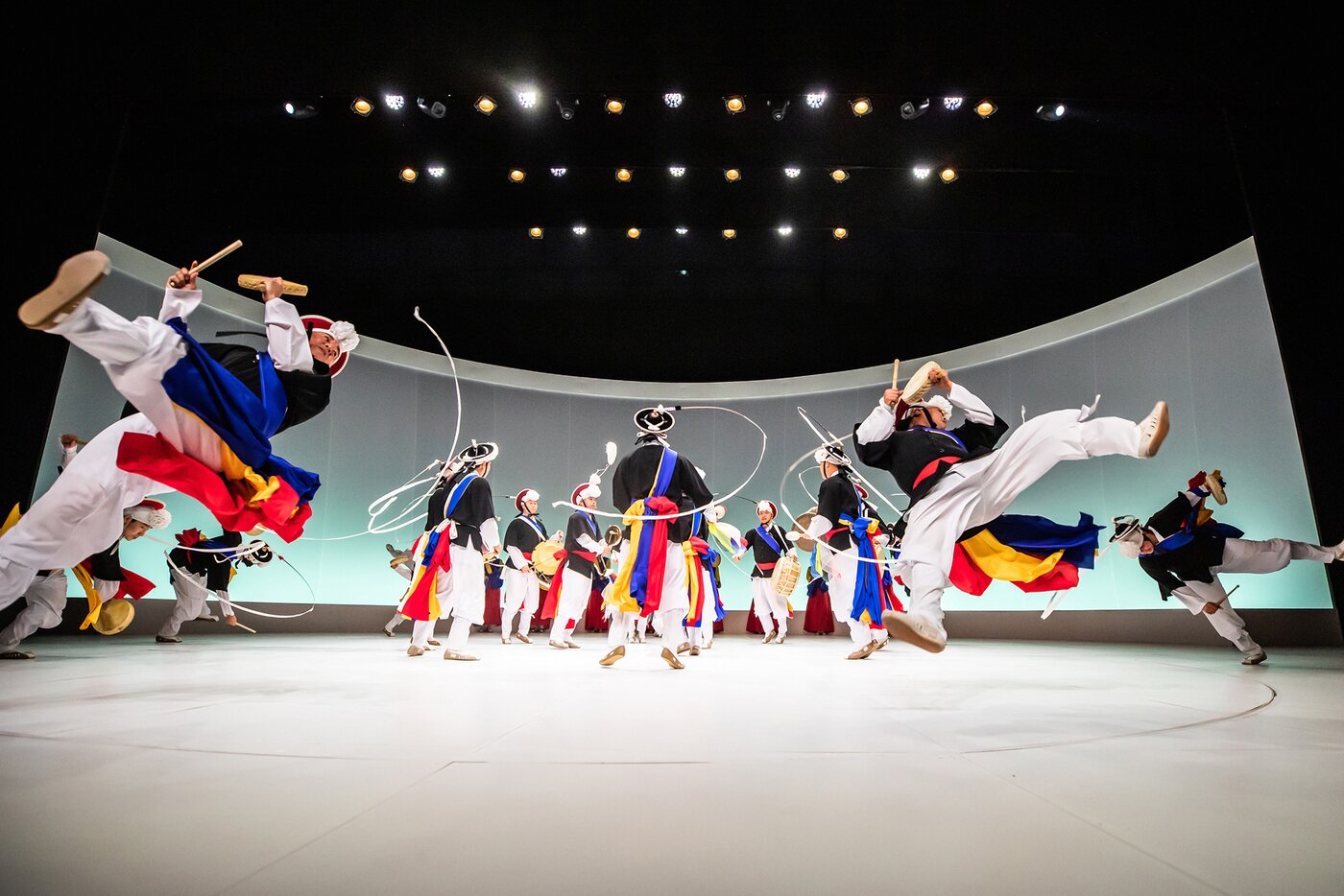 본문 이미지 - '연희 판' 공연 모습(국립국악원 제공)