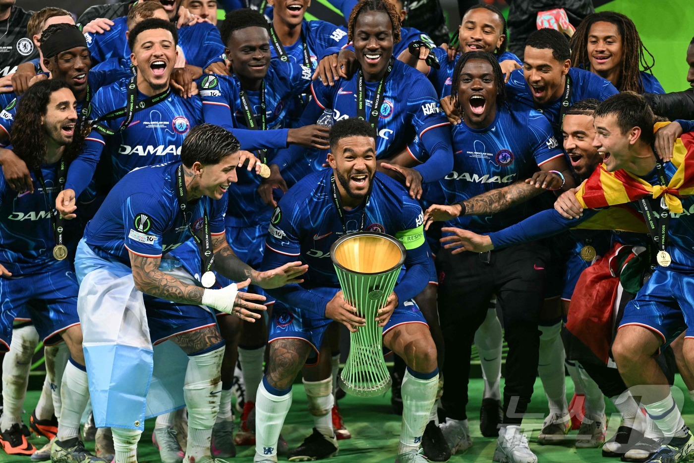 (브로츠와프 AFP=뉴스1) 우동명 기자 = 첼시 선수들이 28일(현지시간) 폴란드 브로츠와프의 브로츠와프 스타디온에서 열린 UEFA 콘퍼런스 리그(UECL) 결승서 후반전에만 4 …