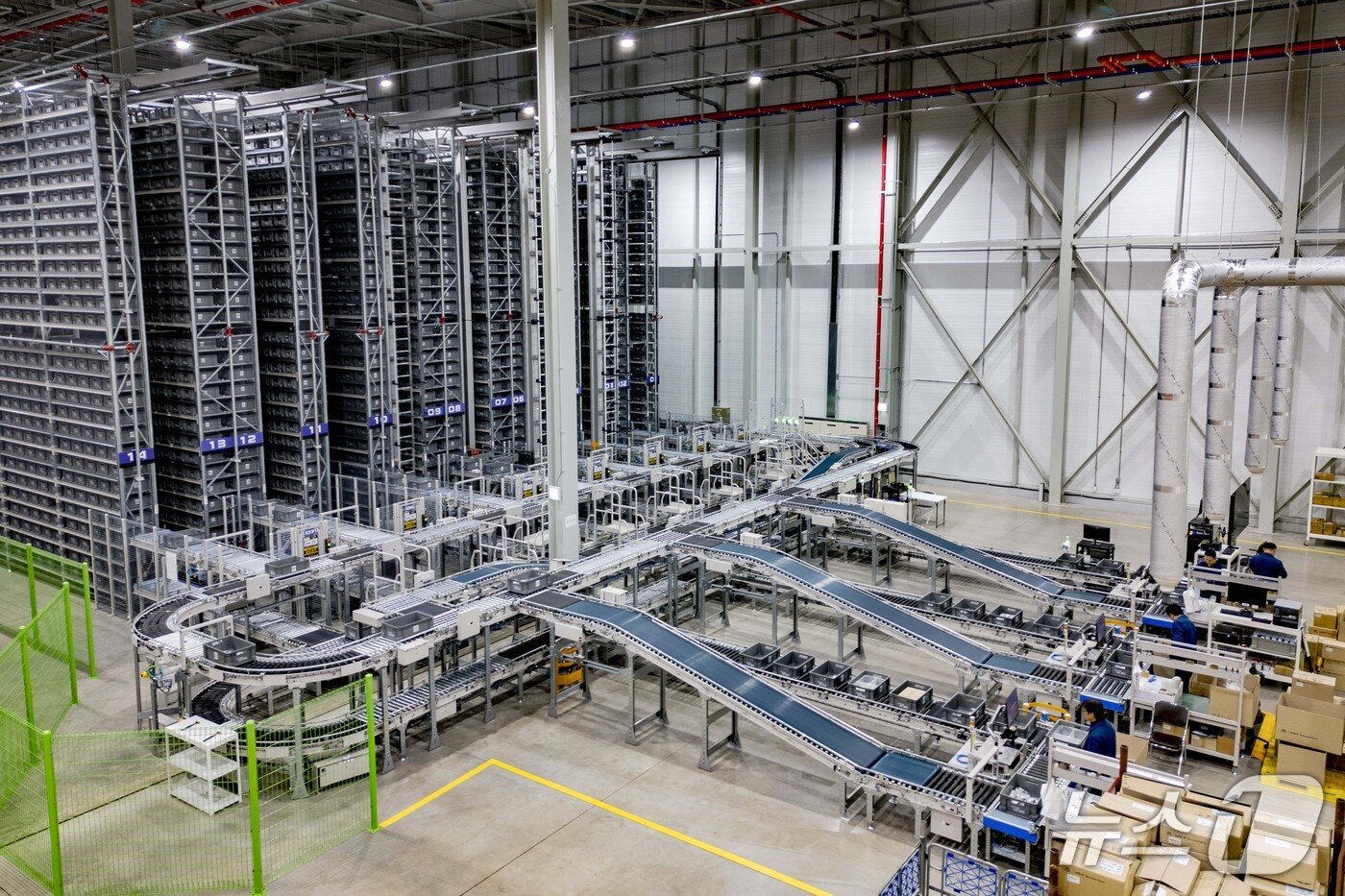 본문 이미지 - 29일 경북 경주시 명계3일반산업단지에 현대모비스가 신축한 차량용 AS 부품 공급을 위한 '영남물류센터'<자료사진>(현대모비스 제공). 2025.05.29.