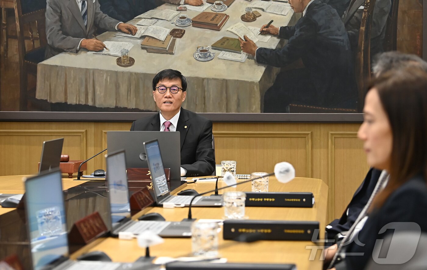 본문 이미지 - 이창용 한국은행 총재가 29일 서울 중구 한국은행에서 열린 금융통화위원회를 주재하고 있다. 2025.5.29/뉴스1 ⓒ News1 사진공동취재단