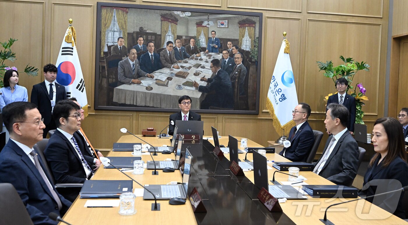본문 이미지 - 이창용 한국은행 총재가 5월 29일 서울 중구 한국은행에서 금융통화위원회를 주재하고 있다. 2025.5.29/뉴스1 ⓒ News1 사진공동취재단