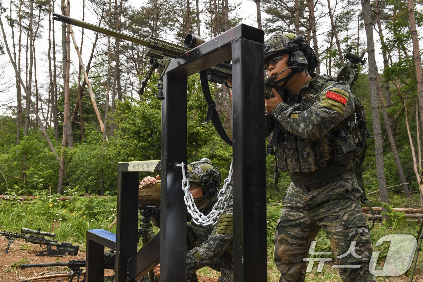 (서울=뉴스1) = 해병대는 지난 26일부터 포항 수성사격장에서 육·해·공군, 해병대와 미국, 필리핀, 호주 등 총 29개 팀의 저격수들이 참가한 가운데 제4회 해병대사령관배 저격 …